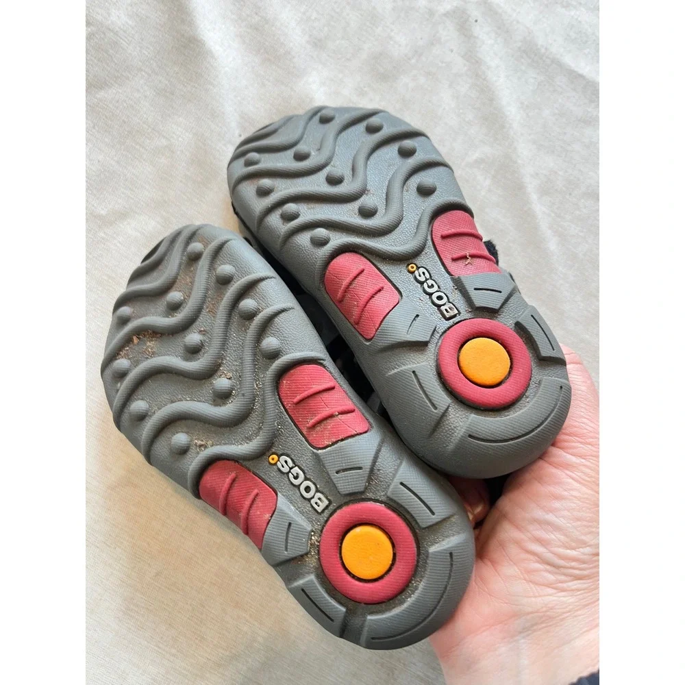 Bogs Kids Yukon Sandals Black Grey Red Adjustable Straps Size 10 US Water Hiking